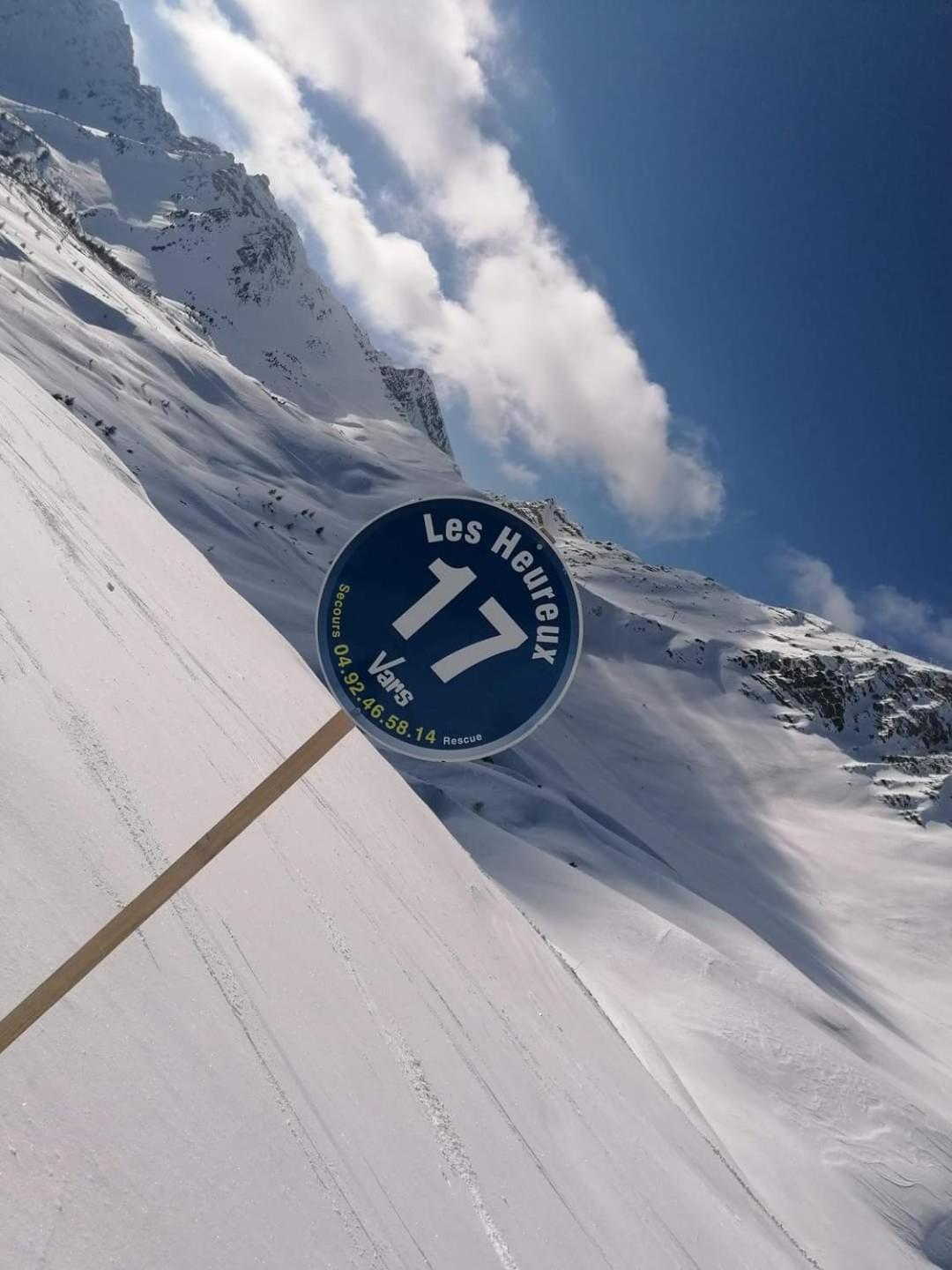 Hotel Le Lievre Blanc Vars  Buitenkant foto